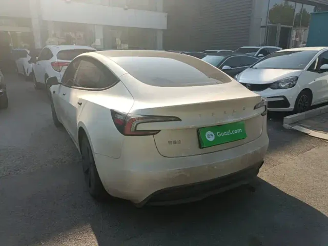 Tesla Model 3 — Фото автомобиля 4