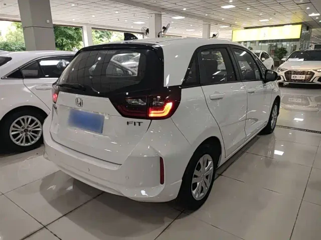 Honda Fit — Фото автомобиля 6