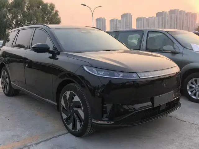 Dongfeng eπ 008 — Фото автомобиля 3