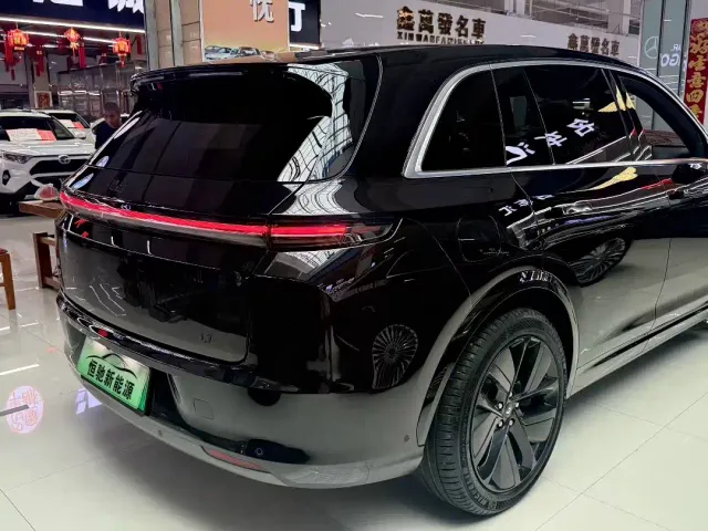 Li Auto L7 — Фото автомобиля 9