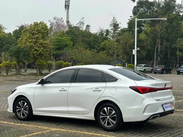Changan Eado — Фото автомобиля 7