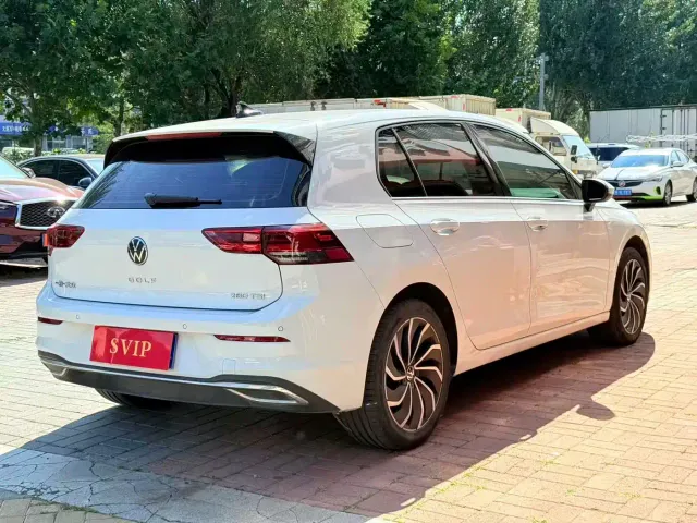 Volkswagen Golf — Фото автомобиля 9