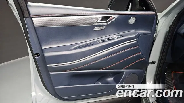 Genesis GV80 — Фото автомобиля 23