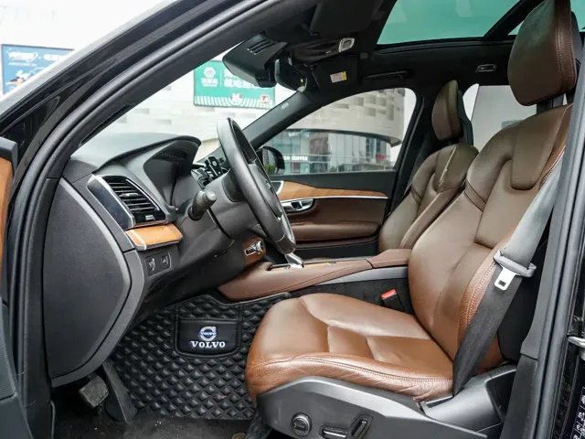 Volvo XC90 — Фото автомобиля 19