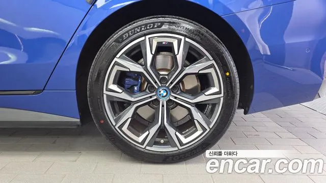 BMW i4 — Фото автомобиля 6
