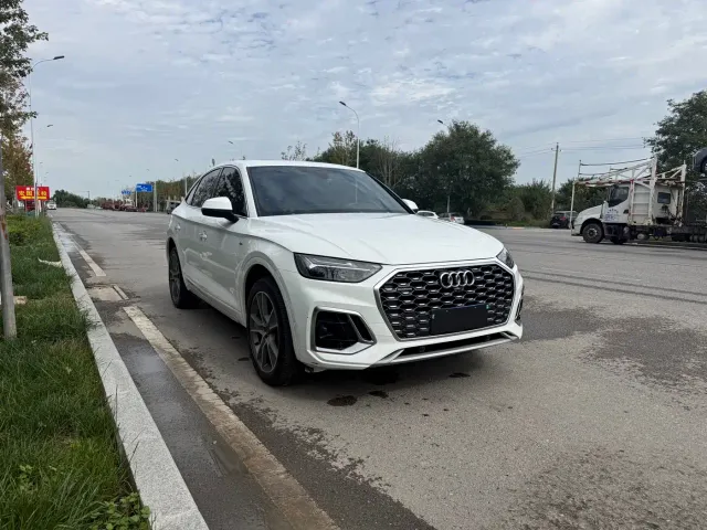 Audi Q5L Sportback — Фото автомобиля 3