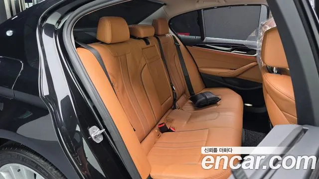 BMW 5 Series G30 — Фото автомобиля 12