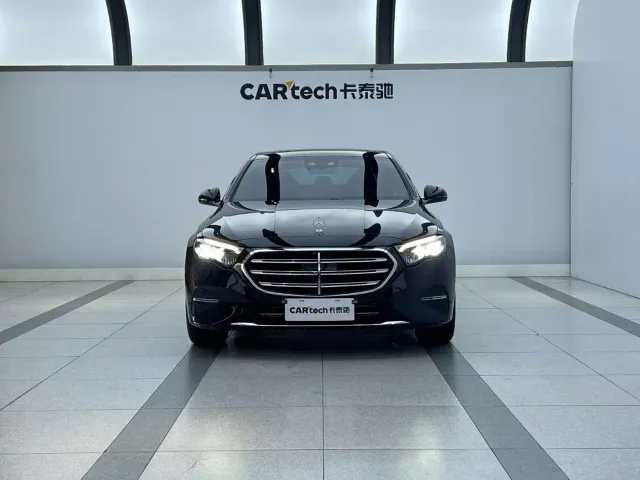 Mercedes-Benz E-Class — Фото автомобиля 3