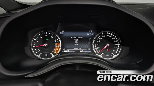Jeep Renegade — Фото автомобиля 7