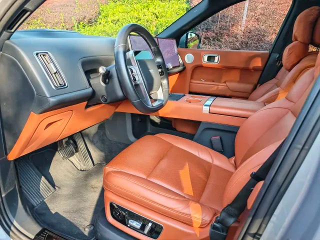 Li Auto L8 — Фото автомобиля 12