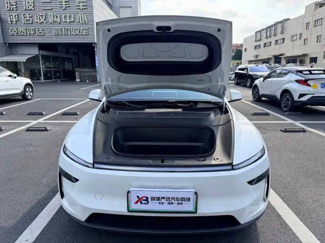 Tesla Model Y — Фото автомобиля 9