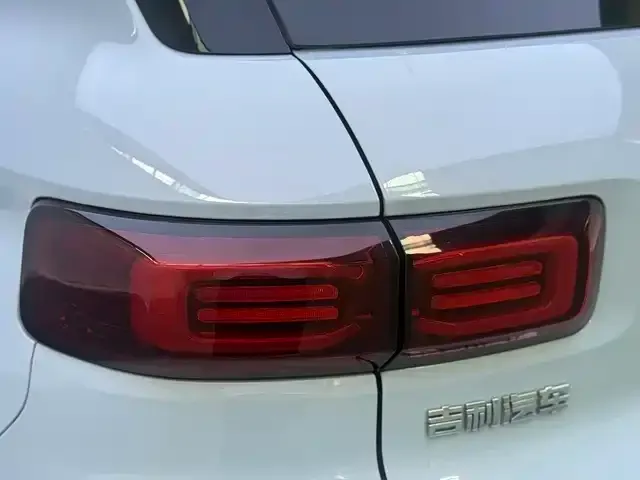 Geely ICON — Фото автомобиля 20