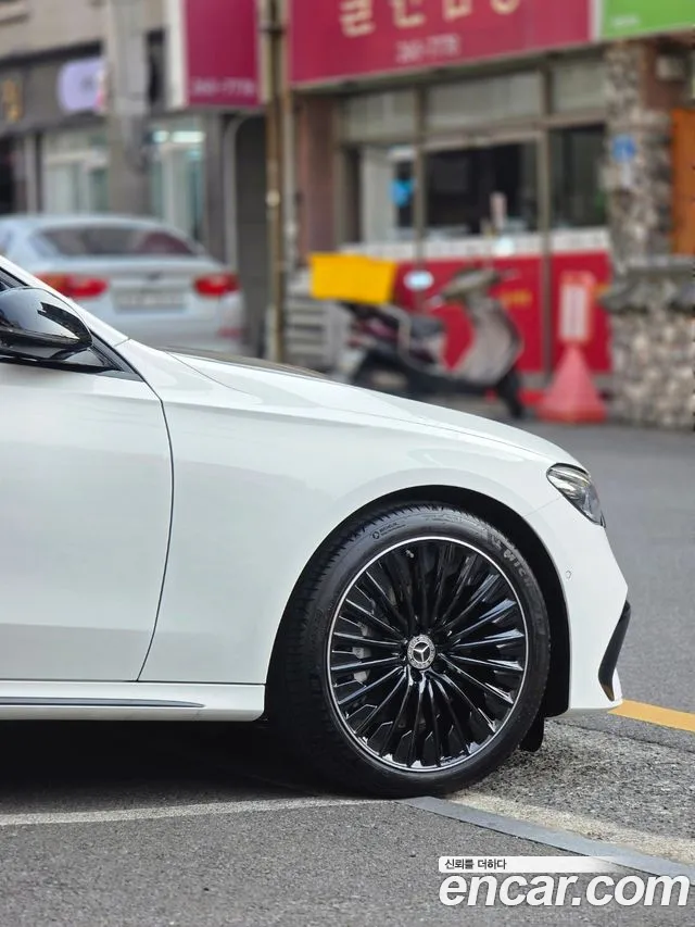 Mercedes-Benz E-Class — Фото автомобиля 4