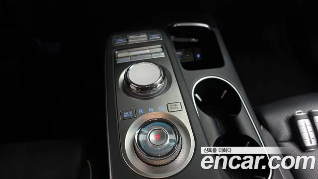 Genesis GV70 — Фото автомобиля 12