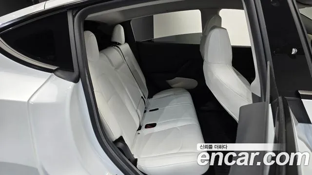 Tesla Model Y — Фото автомобиля 10