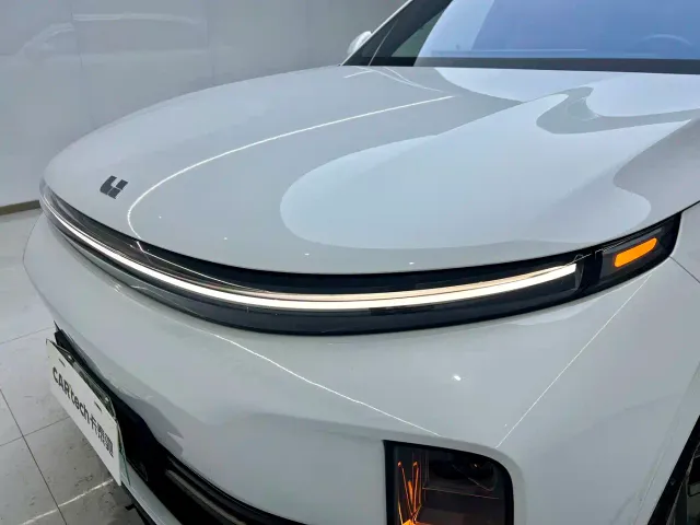 Li Auto L7 — Фото автомобиля 14