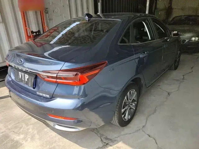 Ford Escort — Фото автомобиля 6