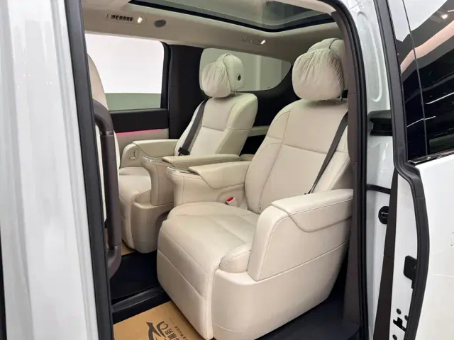 Li Auto MEGA — Фото автомобиля 9