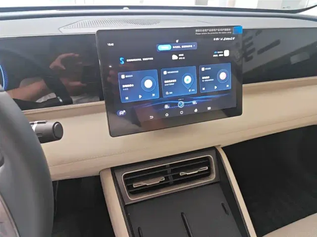 BYD Qin L — Фото автомобиля 12