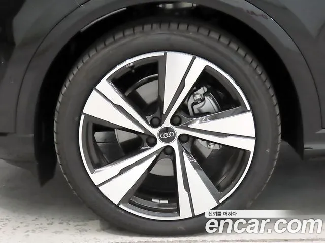 Audi Q5 45 TFSI quattro S Line — Фото автомобиля 9