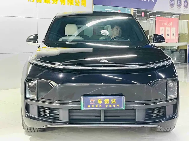 Li Auto L8 — Фото автомобиля 4