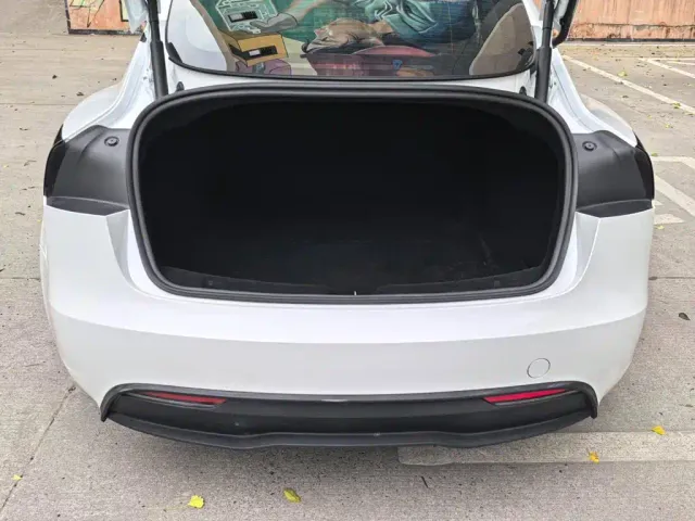 Tesla Model 3 — Фото автомобиля 15