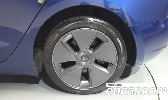 Tesla Model 3 — Фото автомобиля 6