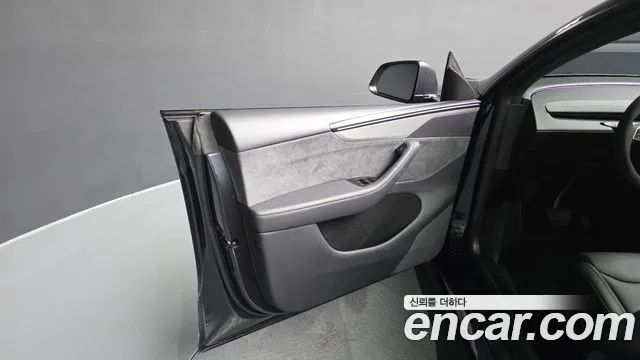 Tesla Model Y — Фото автомобиля 18
