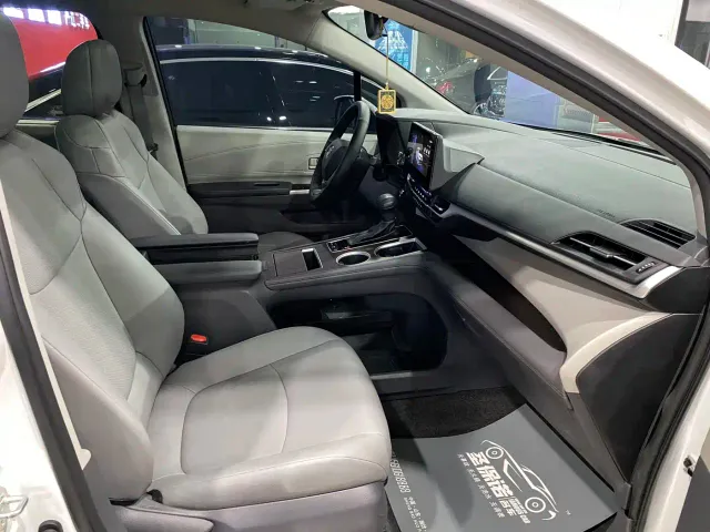 Toyota Granvia 2023 2.5L Hybrid Comfort Edition — Фото автомобиля 9