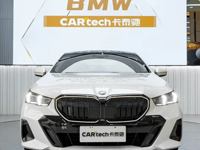BMW BMW 5 Series 2025 530Li Premium M Sport Package — Фото автомобиля 2