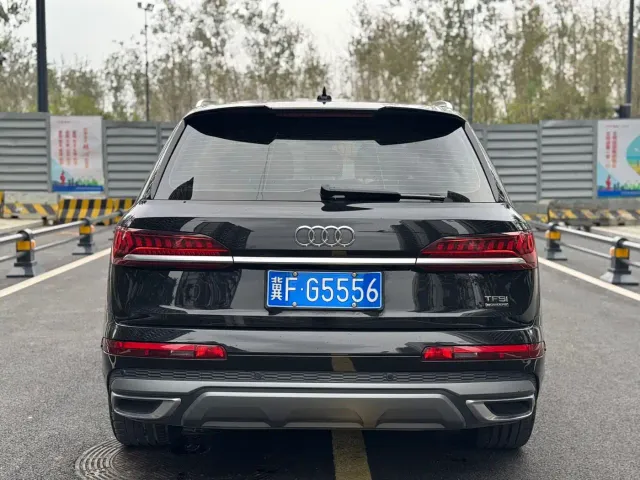 Audi Q7 — Фото автомобиля 8