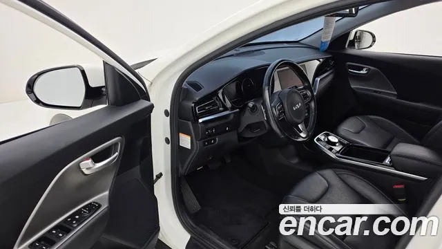 Kia Niro — Фото автомобиля 10