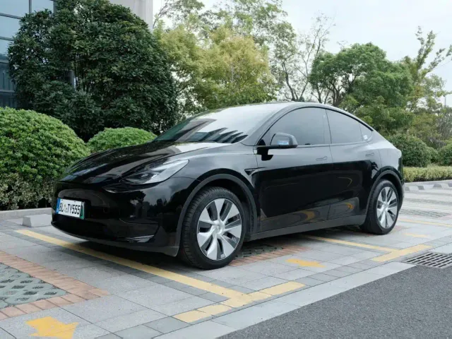 Фотография автомобиля — Tesla Model Y