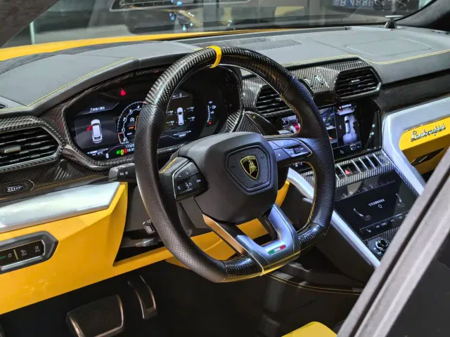 Lamborghini Urus — Фото автомобиля 6