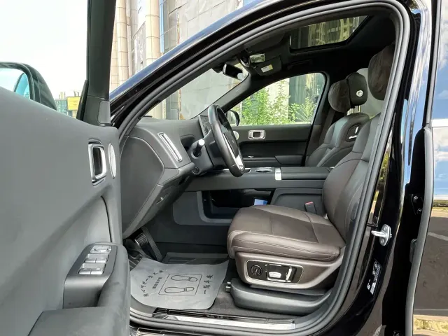 Li Auto L8 — Фото автомобиля 13