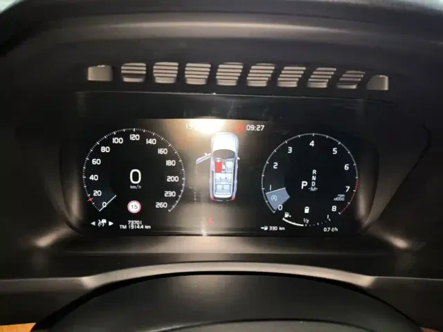 Volvo XC90 — Фото автомобиля 11