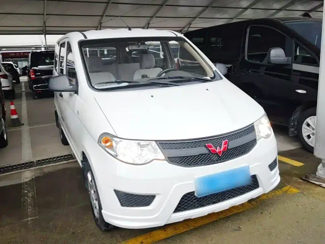 Wuling Hongguang — Фото автомобиля 3