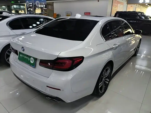 BMW 5 Series — Фото автомобиля 6