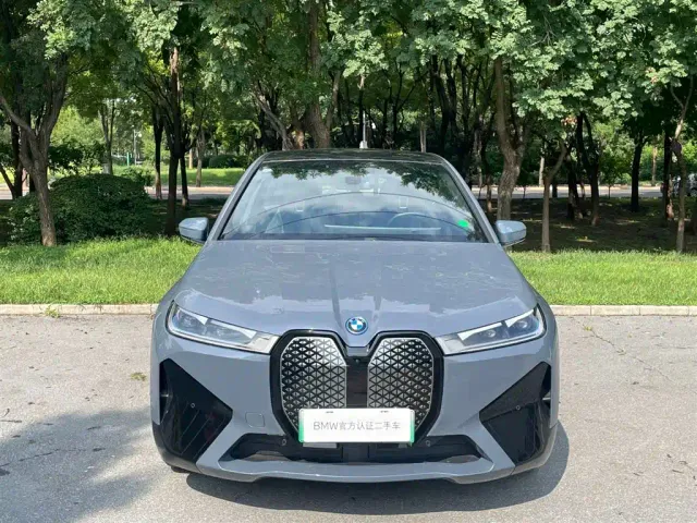 BMW iX — Фото автомобиля 2