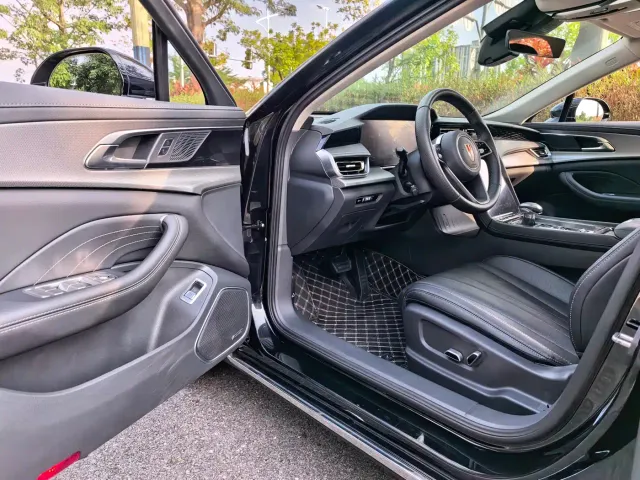 Hongqi H5 — Фото автомобиля 7