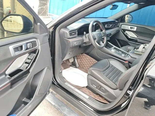 Ford Explorer — Фото автомобиля 15