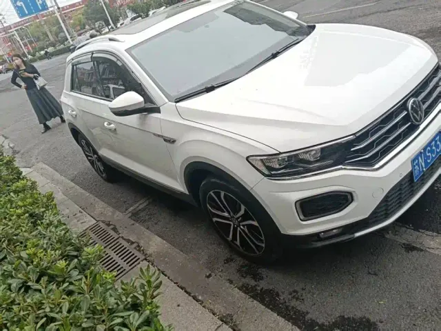 Volkswagen T-Roc — Фото автомобиля 3