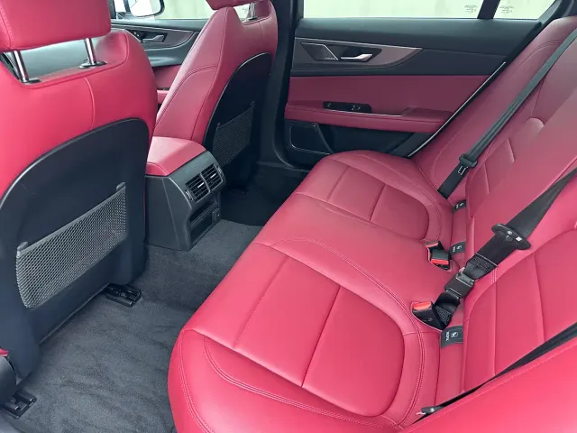 Jaguar XEL — Фото автомобиля 13