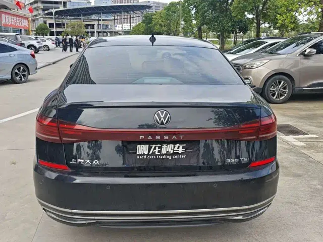 Volkswagen Passat — Фото автомобиля 7