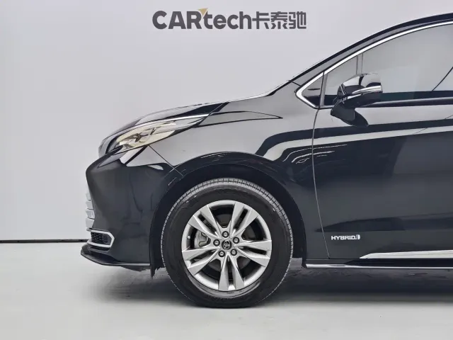Toyota Sienna — Фото автомобиля 6