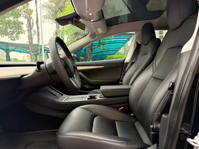Tesla Model 3 — Фото автомобиля 4