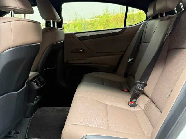 Lexus ES — Фото автомобиля 7
