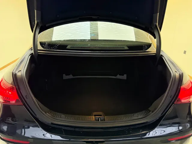 Mercedes-Benz E-Class — Фото автомобиля 18