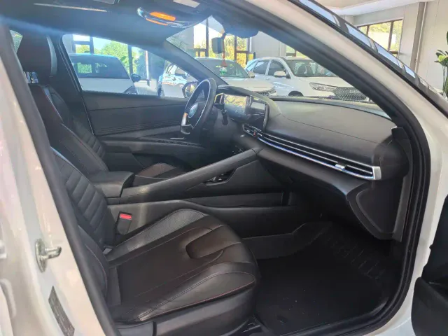 Hyundai Elantra — Фото автомобиля 13