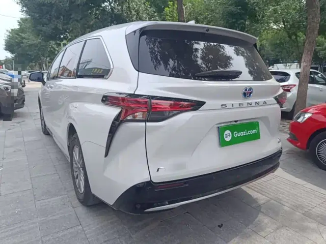 Toyota Sienna — Фото автомобиля 4